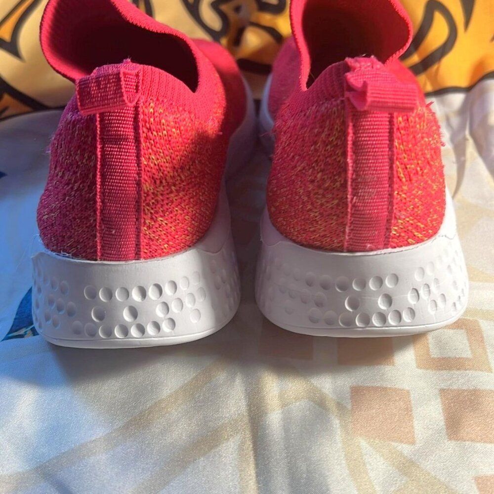 Avia Womans Memory Foam Slip Ons - Size 6 - Picture 3 of 7